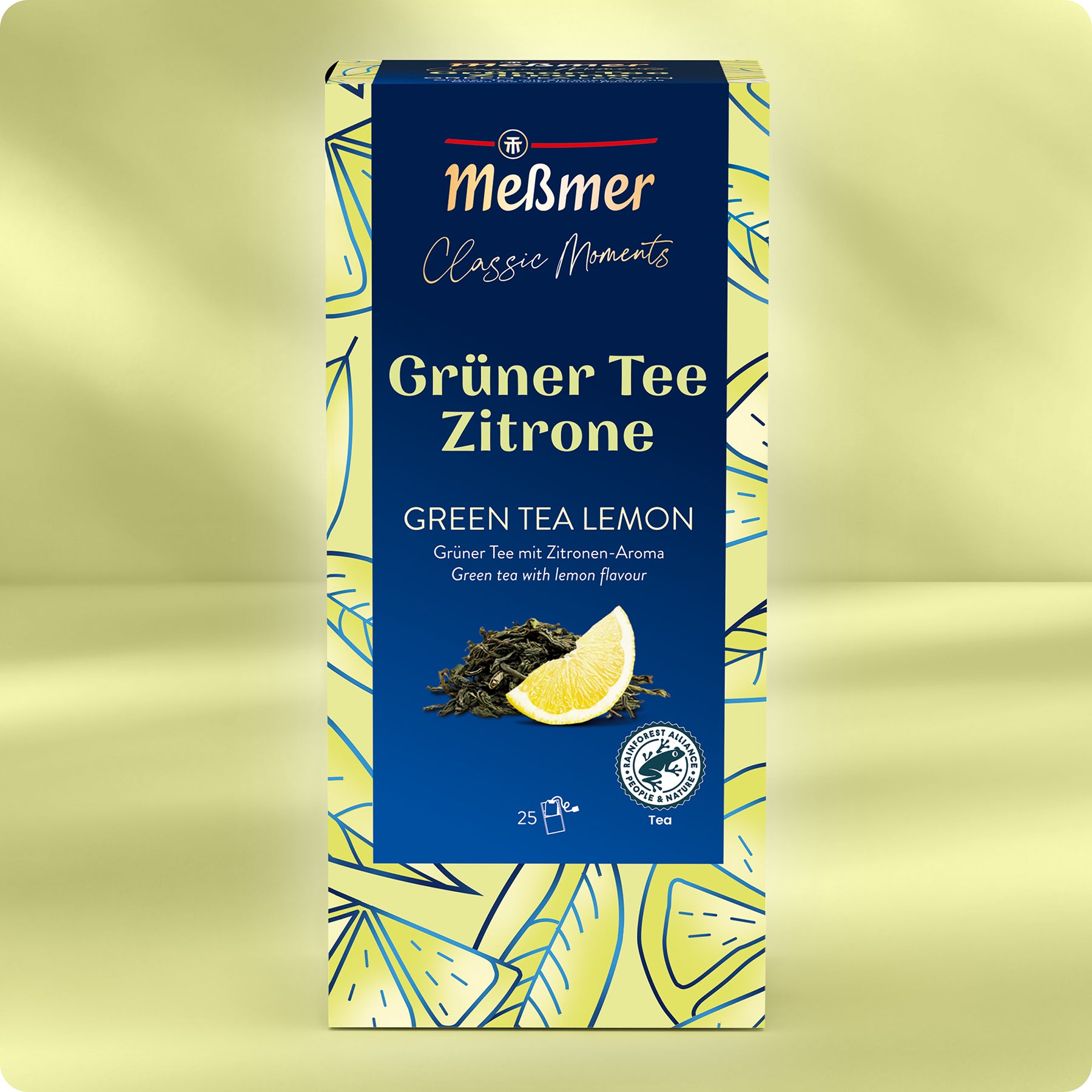 Eine Schachtel Meßmer DE Grüner Tee Zitrone in hellgrüner Verpackung mit blauen und gelben Mustern, die grüne Teeblätter und eine Zitronenspalte zeigen. Enthält 25 Teebeutel, inspiriert von den klassischen Grüntee Asien Aromen.