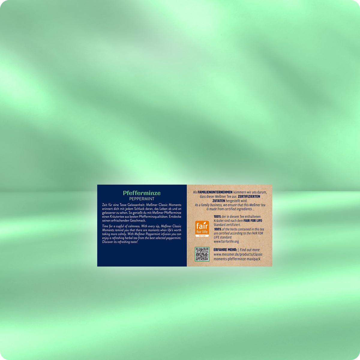 Rückseite der Teepackung Pfefferminze mit Zutateninformationen, Zubereitungshinweisen und QR-Code vor grünem Hintergrund