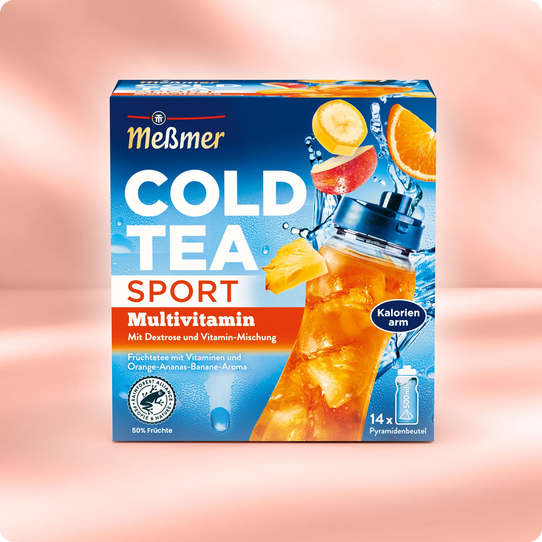 Meßmer DE Multivitamin mit Dextrose kommt in einer blau-orangen Verpackung mit Fruchtbildern, Eis und einer Wasserflasche. Mit 14 Pyramidenbeuteln, kalorienarmem Inhalt und erfrischendem Geschmack durch den Vitaminkomplex.