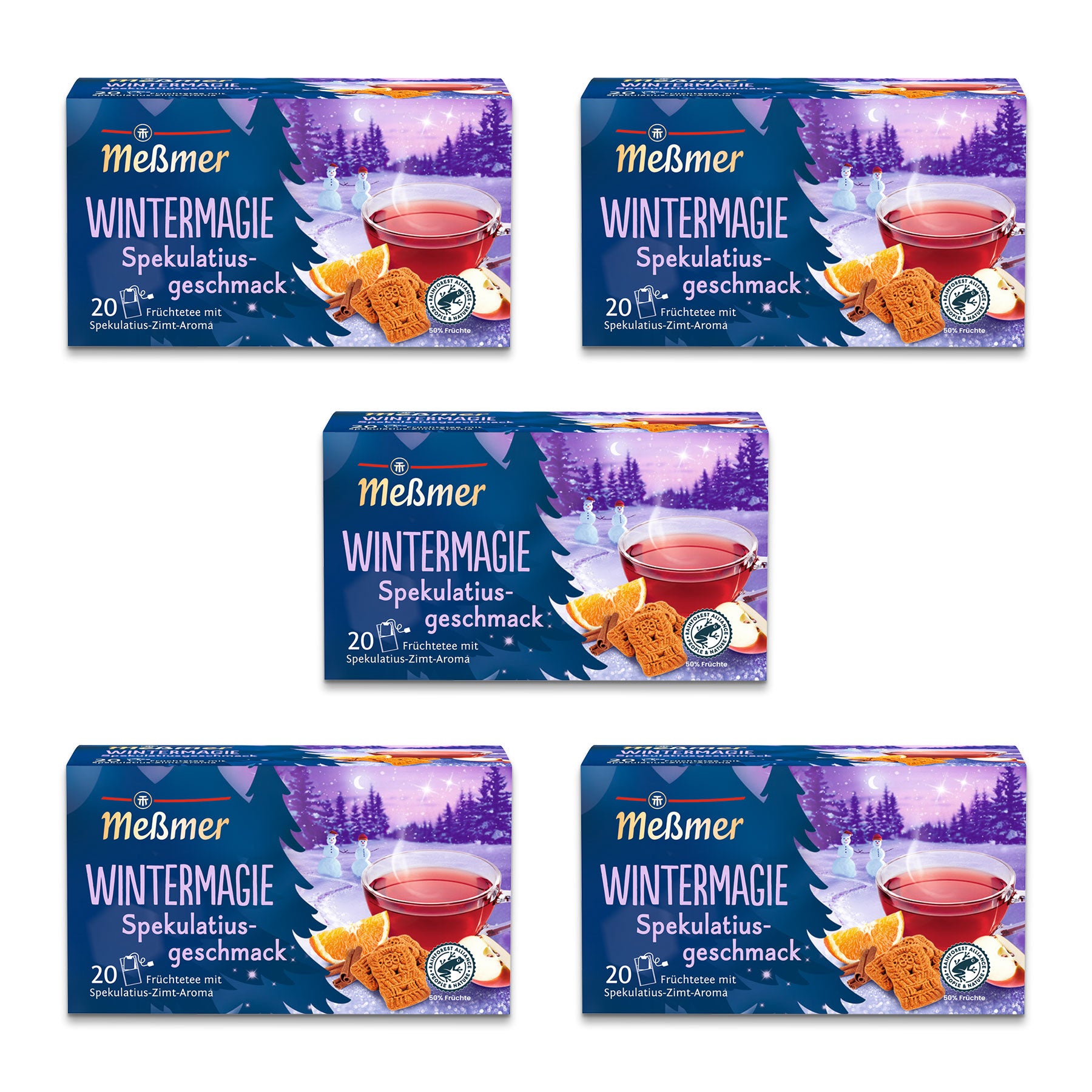 Fünf Schachteln Meßmer WINTERMAGIE-Tee mit Spekulatius-Geschmack, mit einem violett verschneiten Winterwald, einer Tasse roten Tees, Spekulatius-Keksen und Gewürzen auf der Verpackung. Jede Packung enthält 20 Teebeutel.