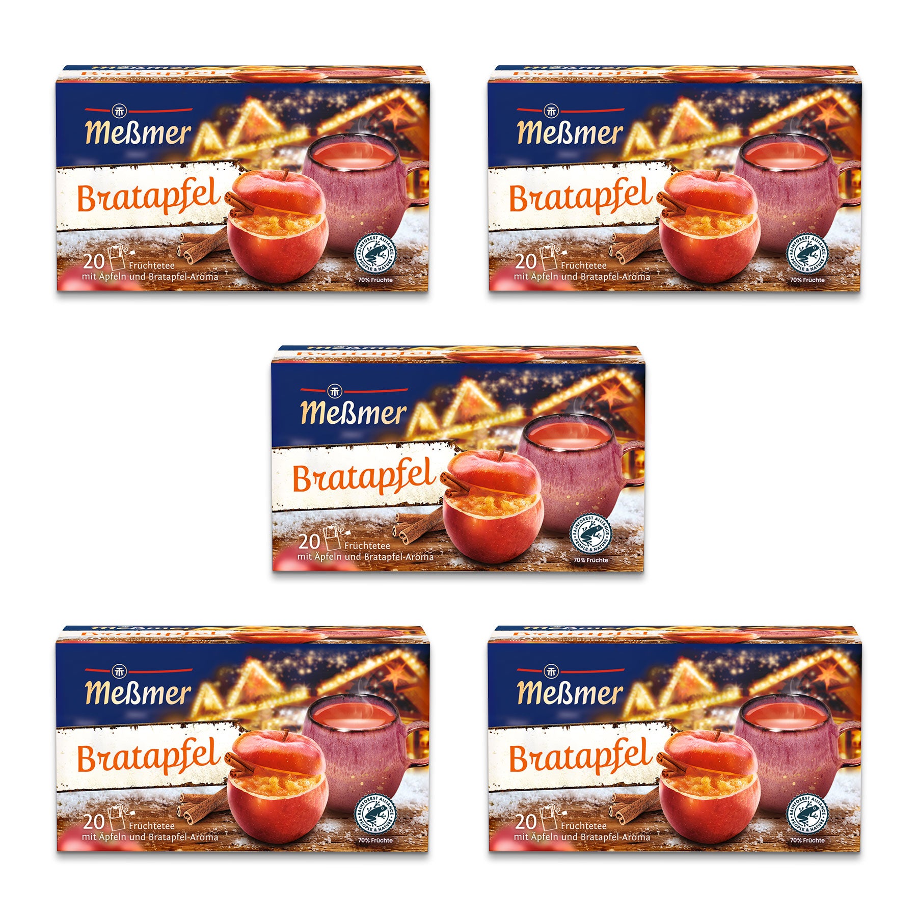 Fünf Schachteln Meßmer Bratapfel-Tee sind in einem Muster angeordnet. Auf jeder Schachtel sind ein Glas Tee und Bratäpfel mit Zimt abgebildet, umgeben von warmen, festlichen Lichtern und Dekorationen.